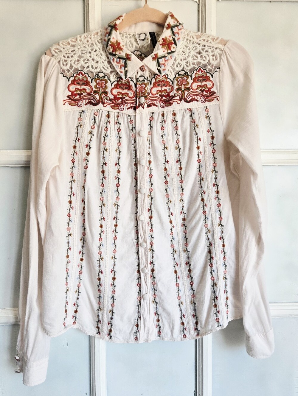 Anthropologie Akemi + Kin Boullion Floral Embroidered Crochet Lace Button Down 6 - Picture 2 of 14